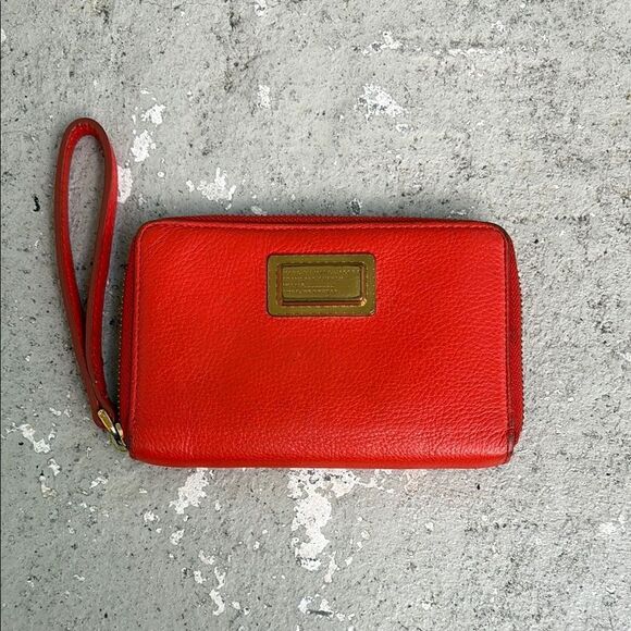 Marc by Mark Jacobs zip around wallet - Picture 1 of 8